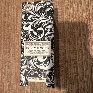 MICHEL DESIGN WORKS Honey Almond Hand & Body Lotion - Black & White